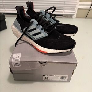Men’s ultra boost NWT sz 12